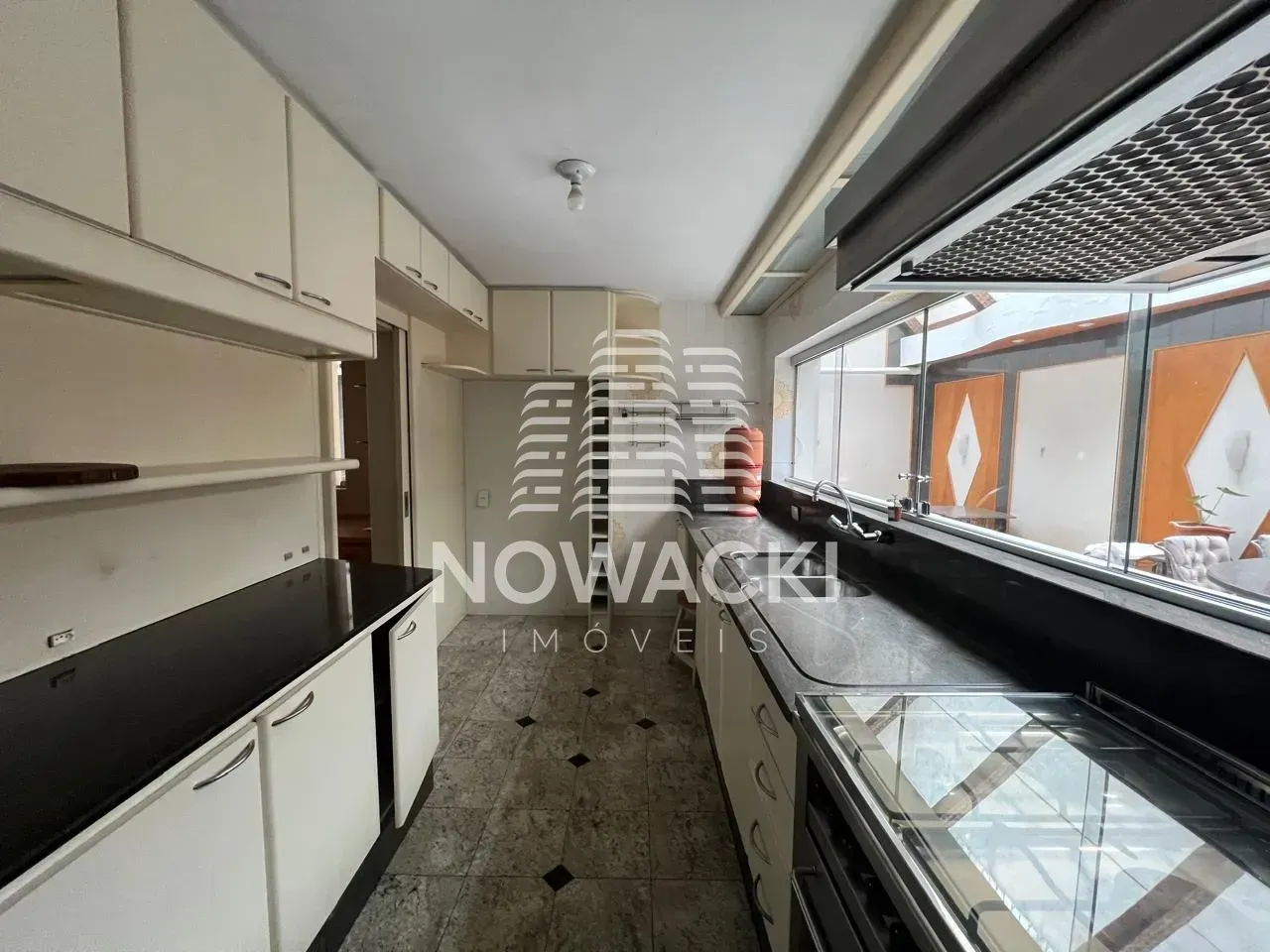 House with 2 bedrooms, 5 baths and a closed kitchen — photo 12