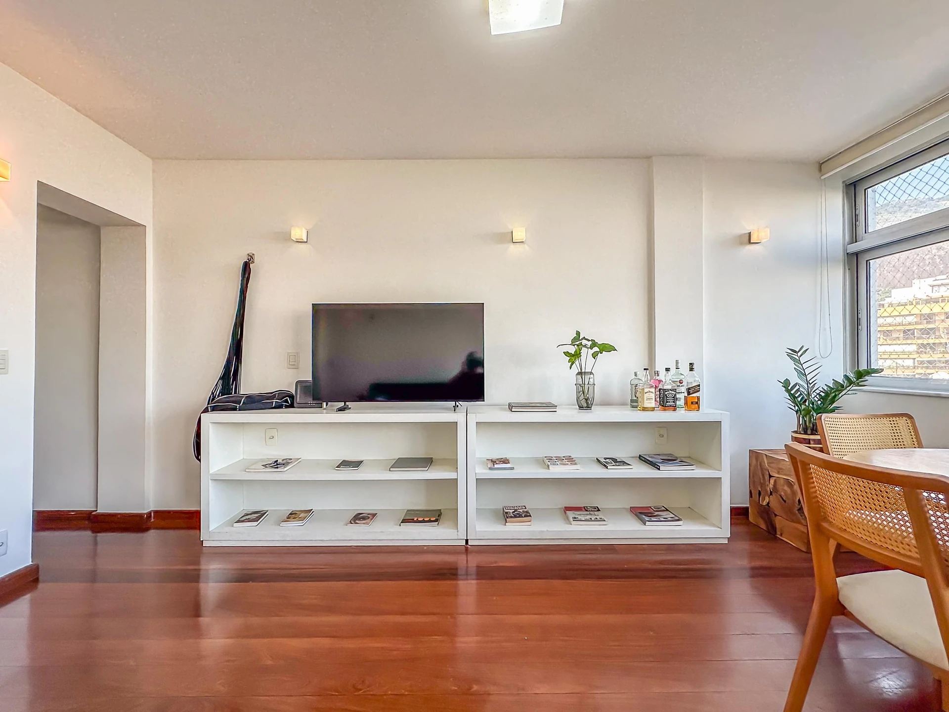 Furnished 2-bedroom apartment with open views — photo 36