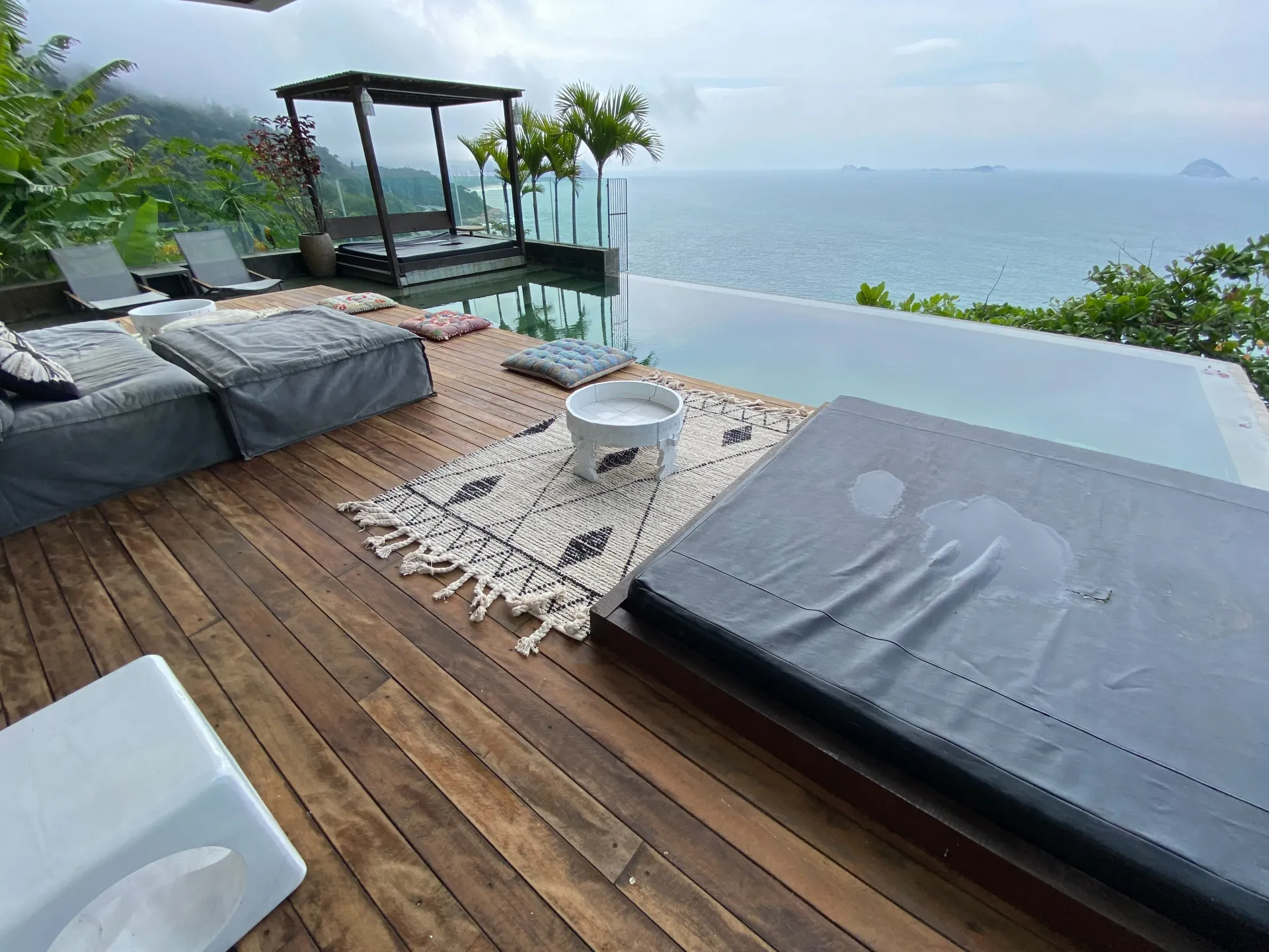 800 m² house with 5 bedrooms and an open-plan kitchen — photo 36