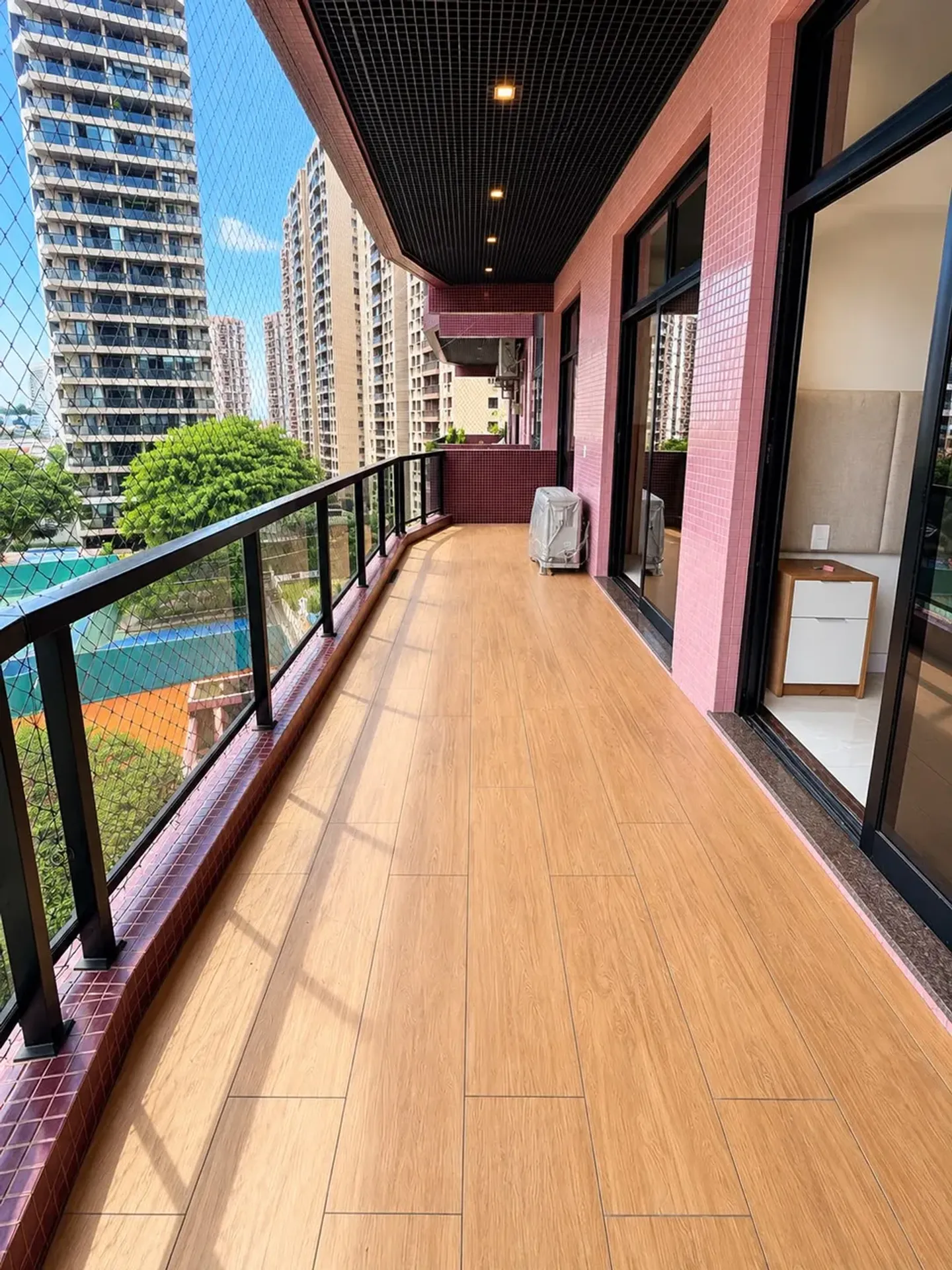 Apartment on the 4th floor with a private BBQ — photo 13