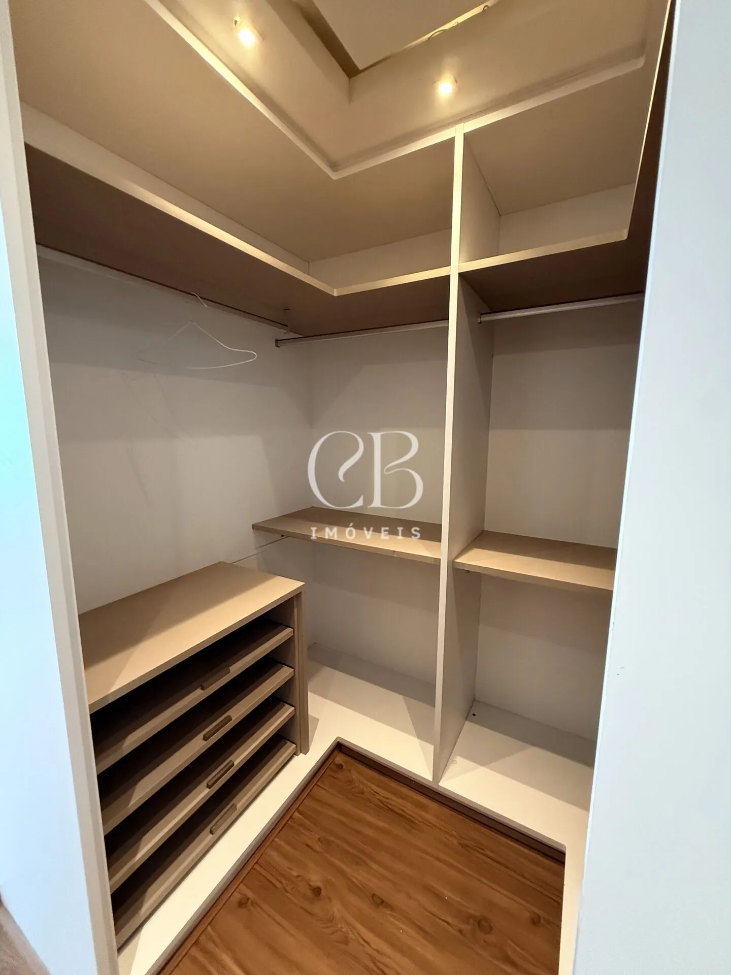 4-bedroom apartment with 5 bathrooms and 3 parking spaces — photo 20