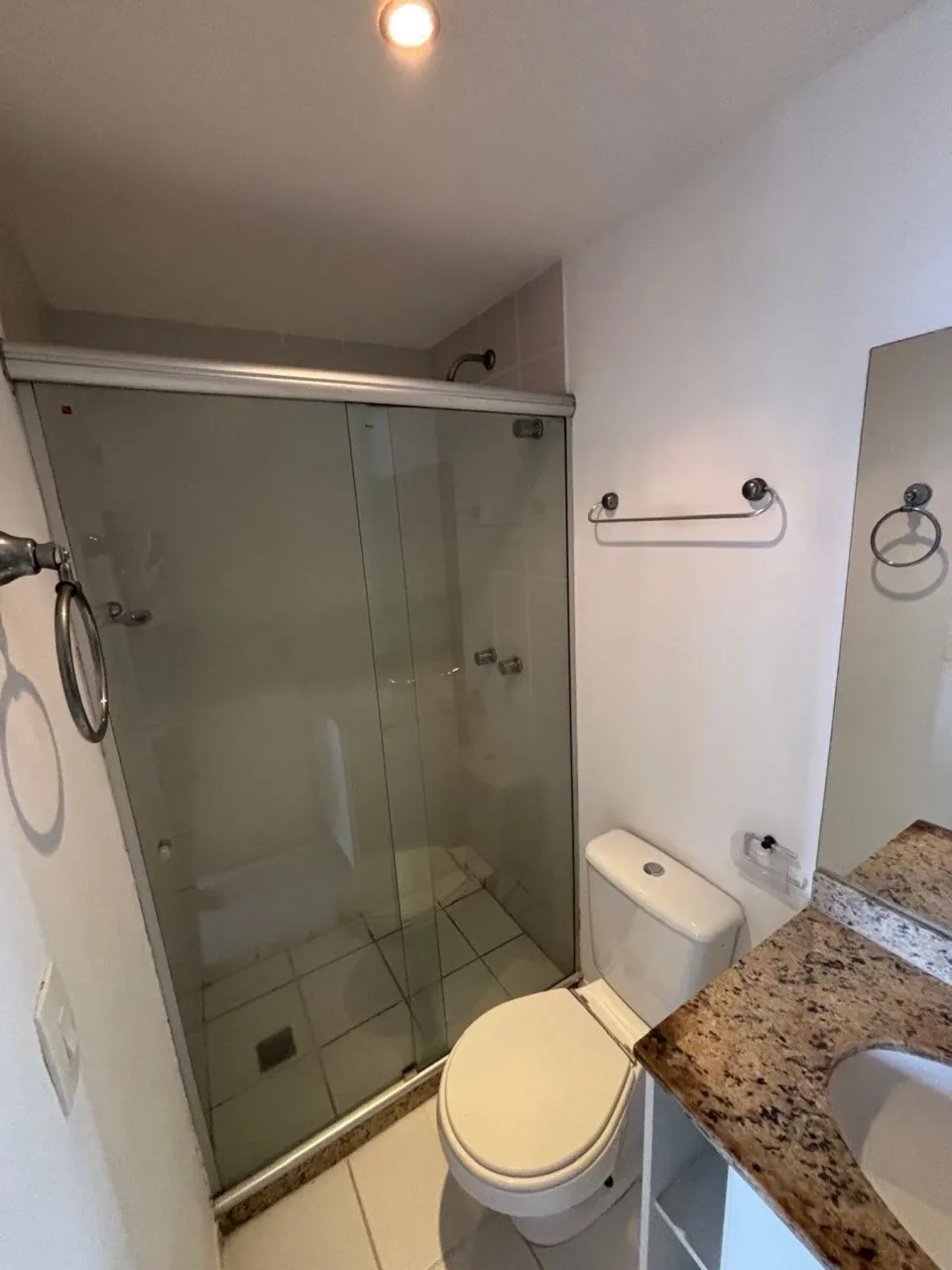 Apartamento vazio com 2 quartos e varanda — photo 8