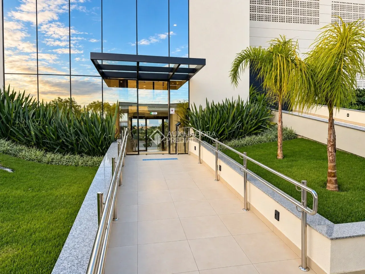 Furnished 2-bedroom apartment with balcony and grill — photo 26