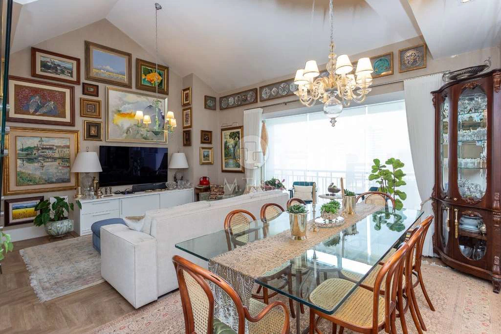 Furnished 3-bedroom apartment with 2 en-suite baths