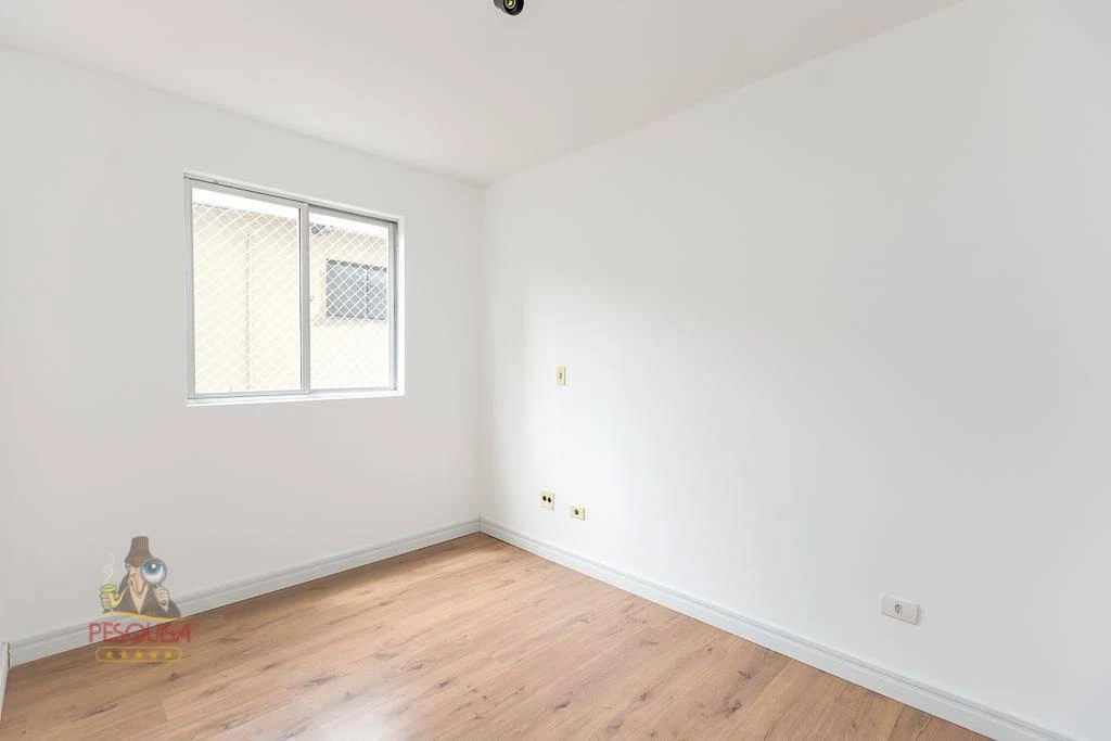 2-bedroom apartment with wood or laminate floors — photo 10