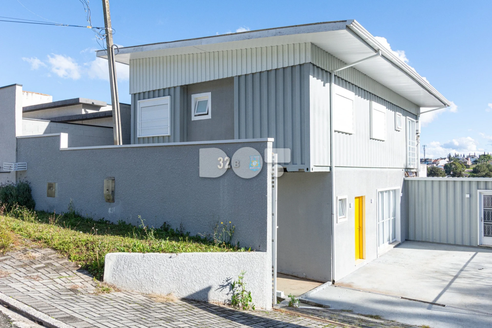 House with 4 bedrooms and an open-plan gas kitchen