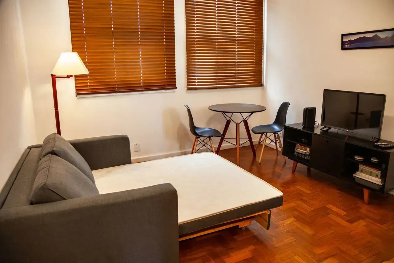 Квартира з 1 спальнею 50 м² і кутовою міні-кухнею — photo 7