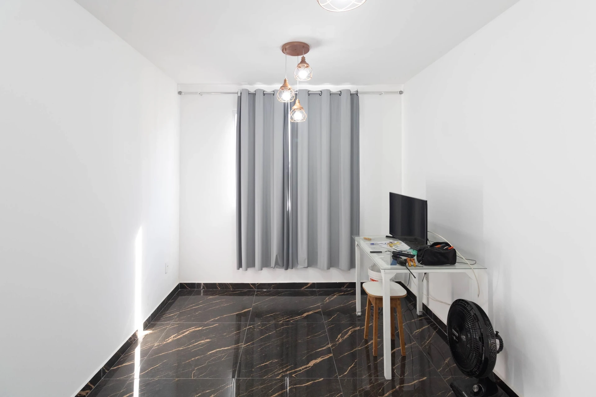 Unfurnished 2-bedroom apartment with 1 bath and 2 parking — photo 3
