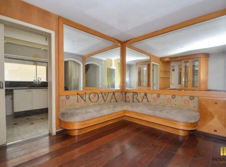 House with 4 bedrooms and 2 en-suites, 302 m² — photo 7