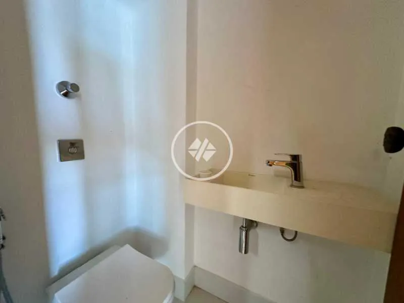 4-bedroom apartment with a water view in Rio de Janeiro — photo 21