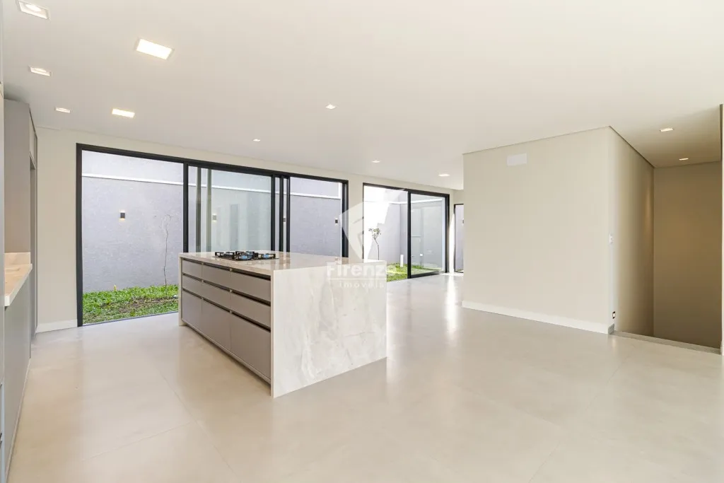Furnished house with 4 bedrooms and 320 m² — photo 2