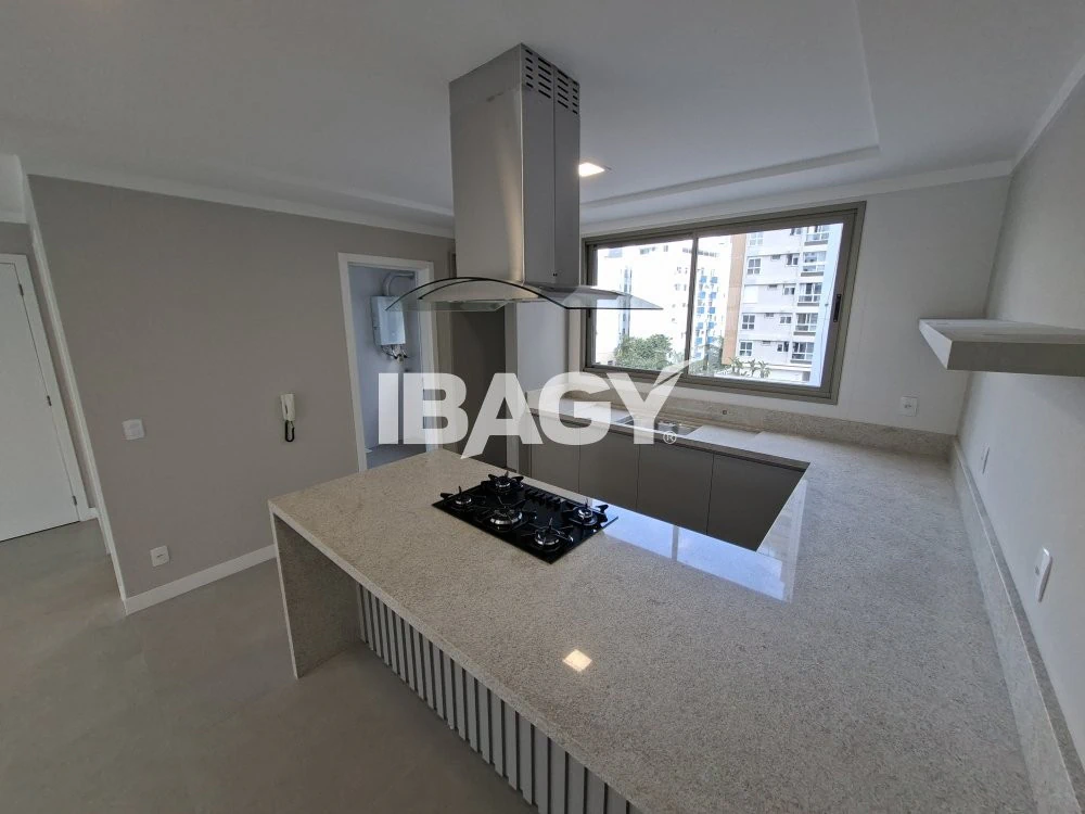 Apartamento con 3 suites y lavabo de visitas, 229 m² — photo 2