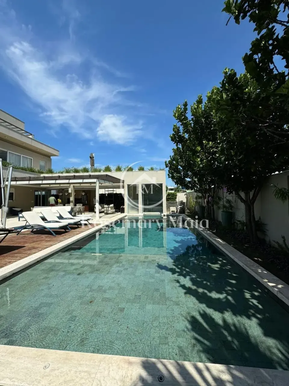 Furnished 1700 m² house with 5 bedrooms and open-plan kitchen — photo 9