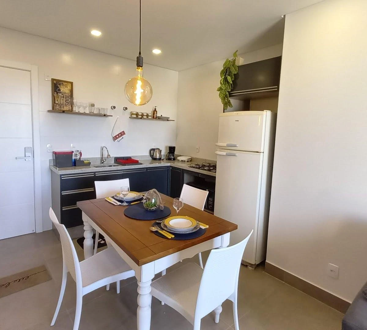 One-bedroom apartment with a water view in Florianópolis — photo 2