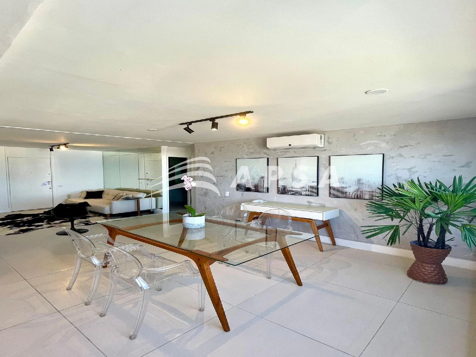 One-bedroom apartment with a water view — photo 15