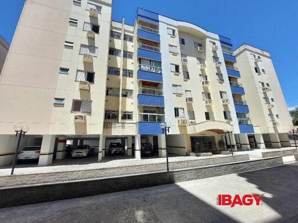 Квартира с 2 спальнями и кухней открытой планировки — photo 23