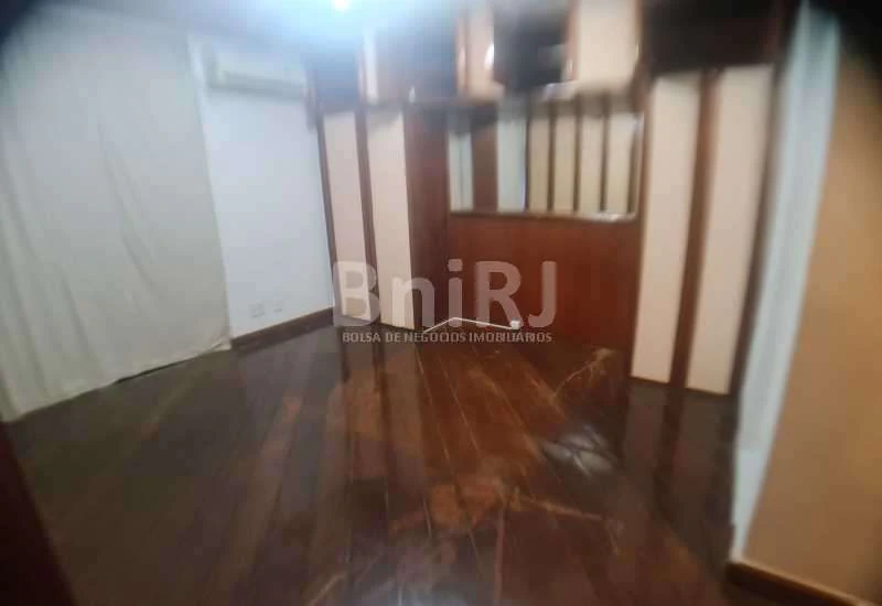 4-bedroom apartment with 271 m² and 3 parking spots — photo 13