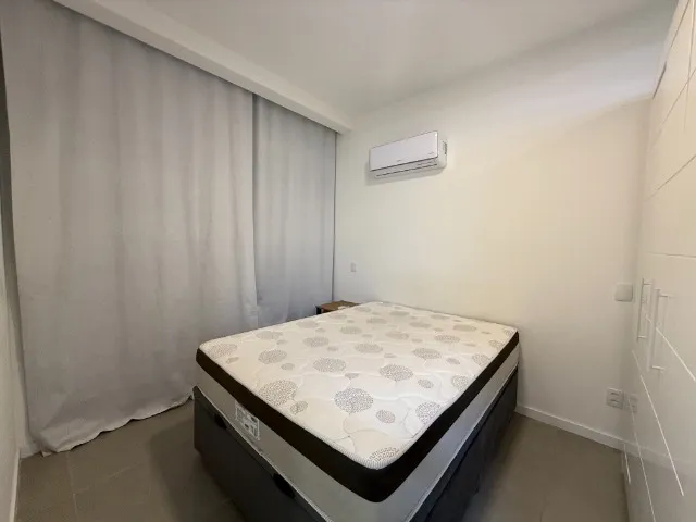 One-bedroom apartment with a washing machine