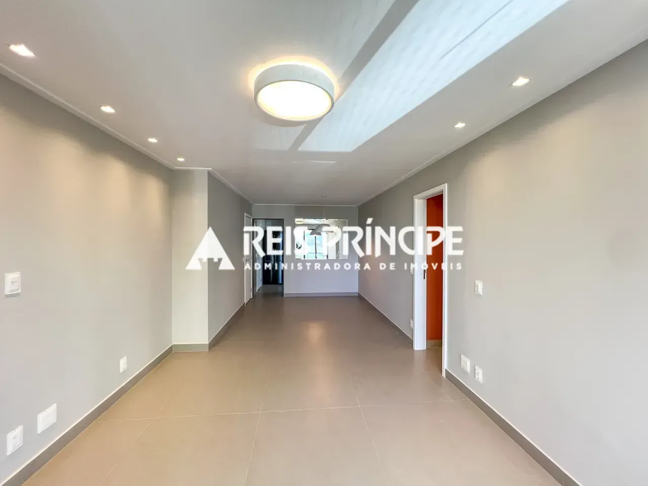 3-bedroom apartment with a suite; balcony and view — photo 3