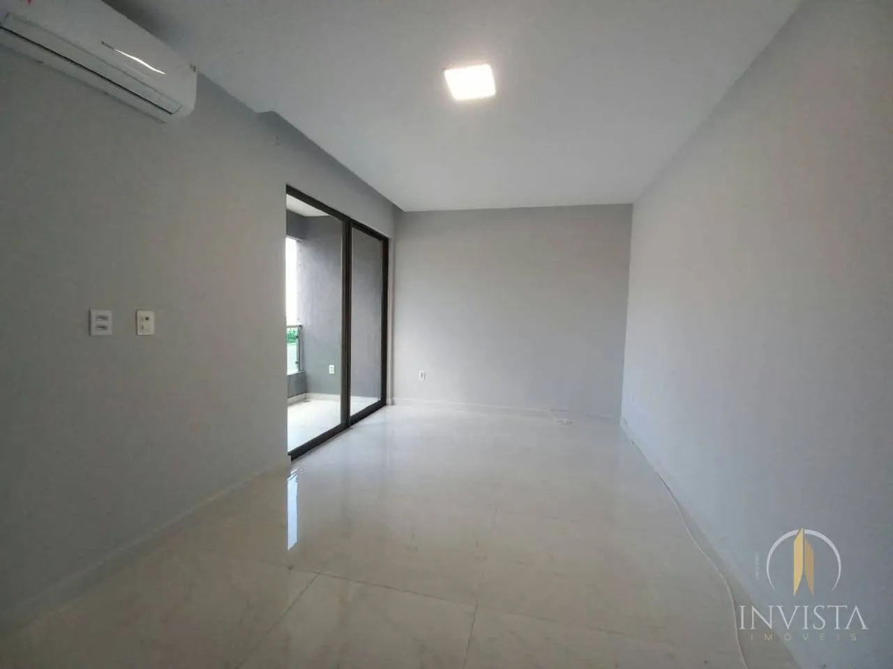 Furnished house, 481 m², with floor-to-ceiling windows — photo 36