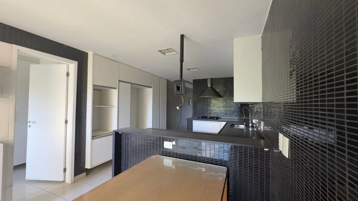 4 en-suite bedroom apartment with 233 m² and 3 parking — photo 17