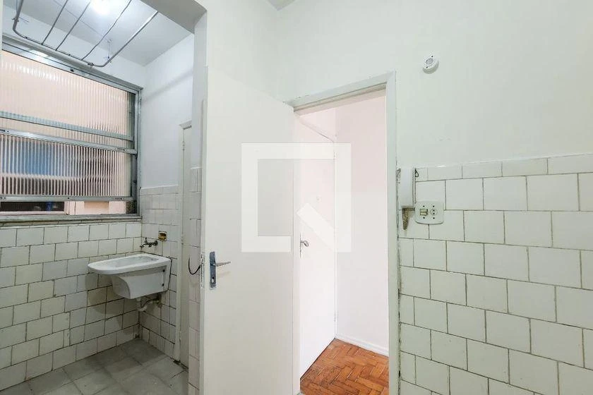 2-bedroom apartment with a bathtub — photo 34