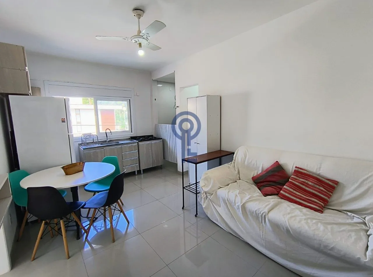 Apartamento mobiliado com 2 dormitórios e 76 m²