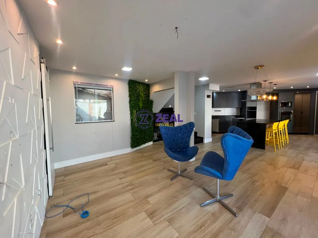 Casa de 280 m² com janelas do piso ao teto e varanda gourmet