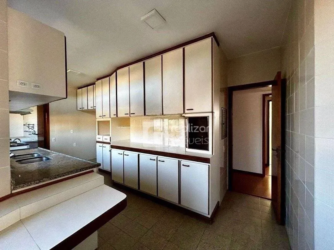 4-bedroom apartment with 3 en-suite baths and 303 m² — photo 32