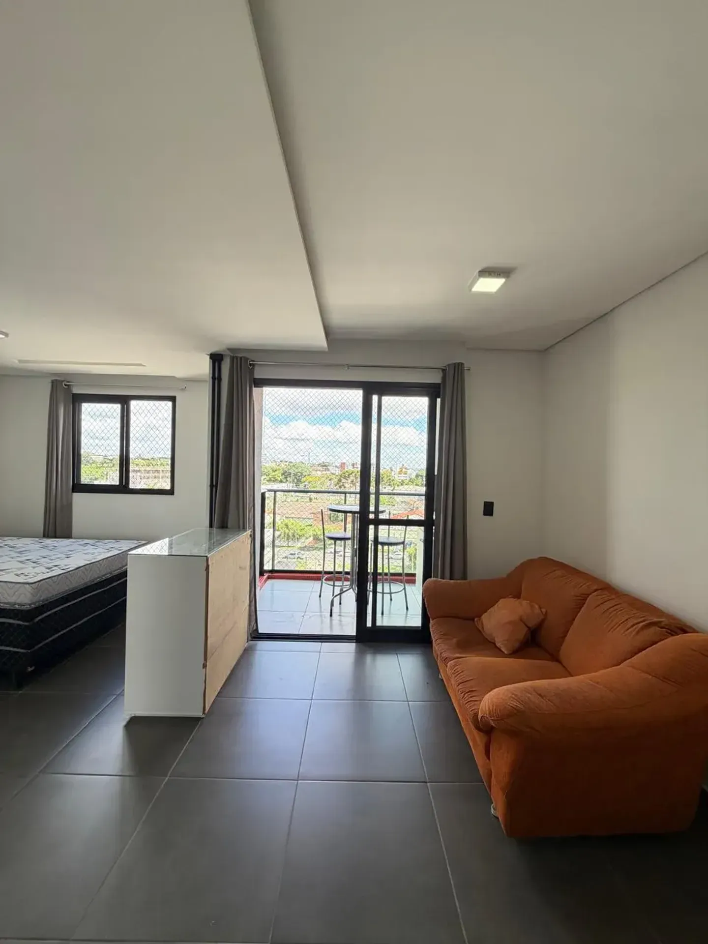 Furnished 1-bedroom apartment with balcony and barbecue — photo 2