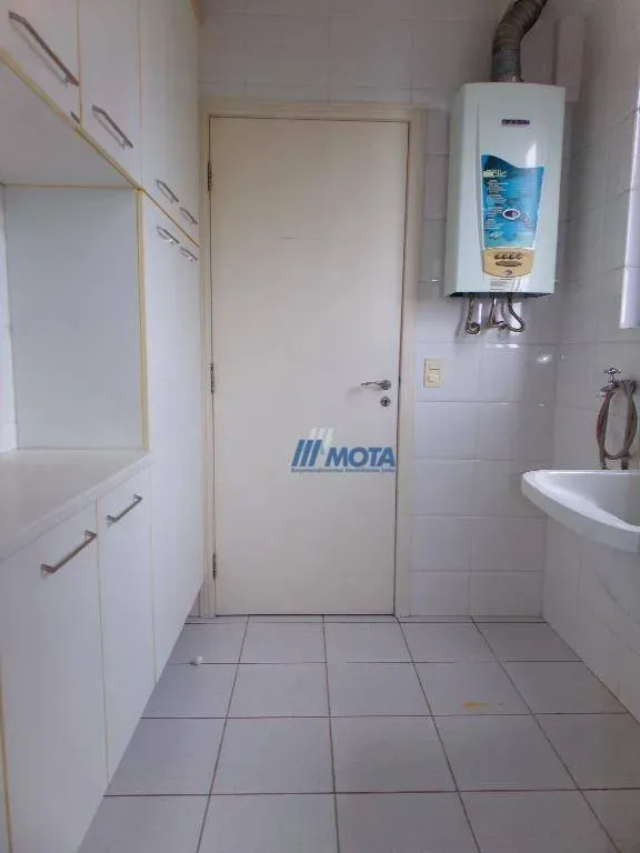 3-bedroom apartment with a bathtub — photo 39