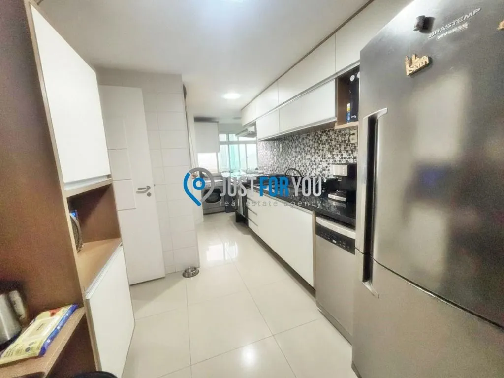 4-bedroom apartment with a mountain view in Rio de Janeiro — photo 8