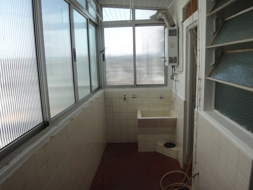 3-bedroom apartment with a bathtub in Curitiba — photo 11