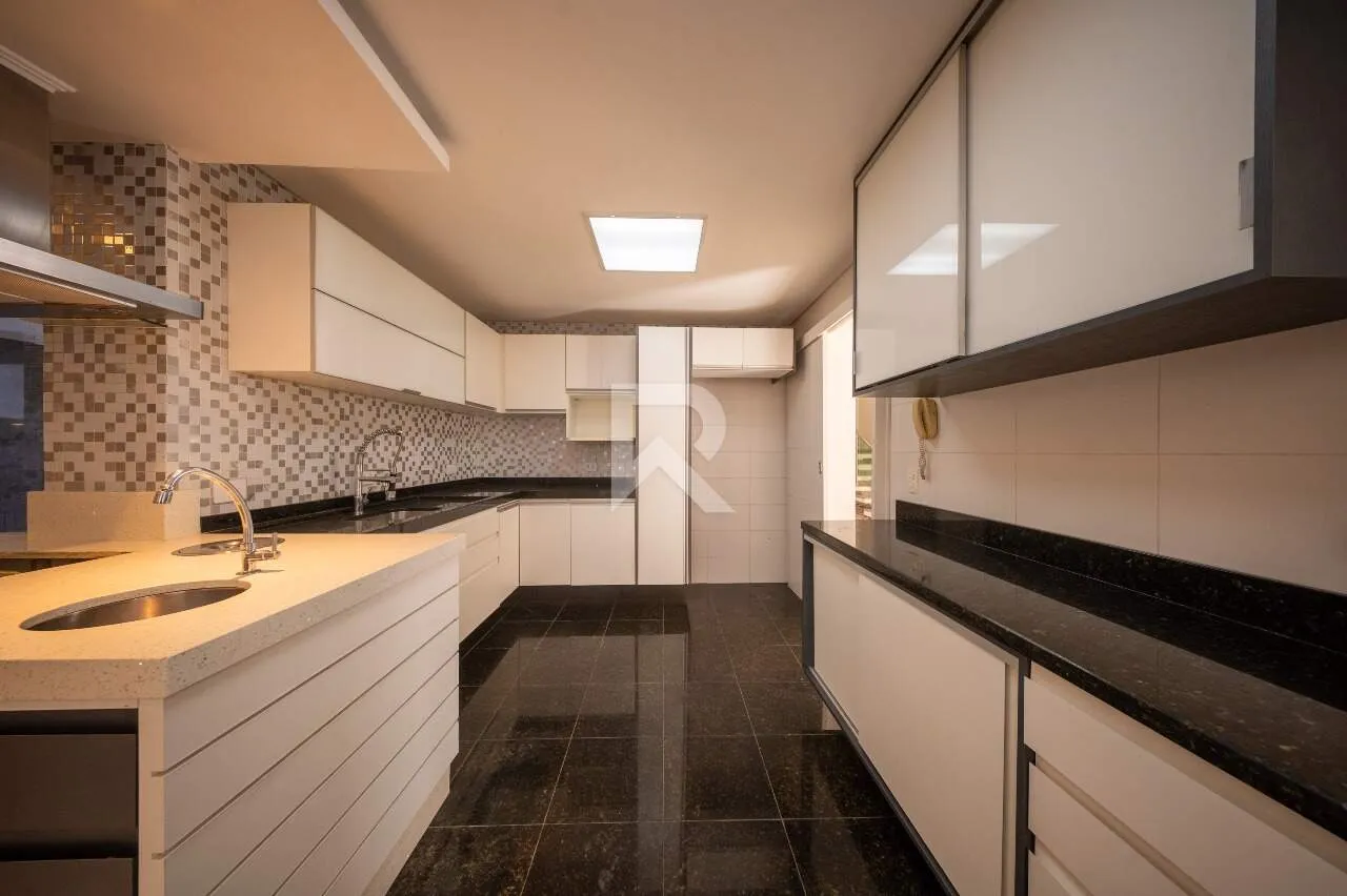 House with 4 bedrooms, private garden and 4 parking — photo 14