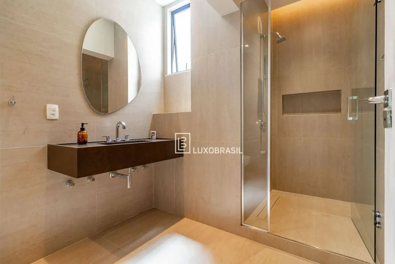 Furnished apartment with 2 bedrooms and 2 bathrooms and a terrace — photo 5