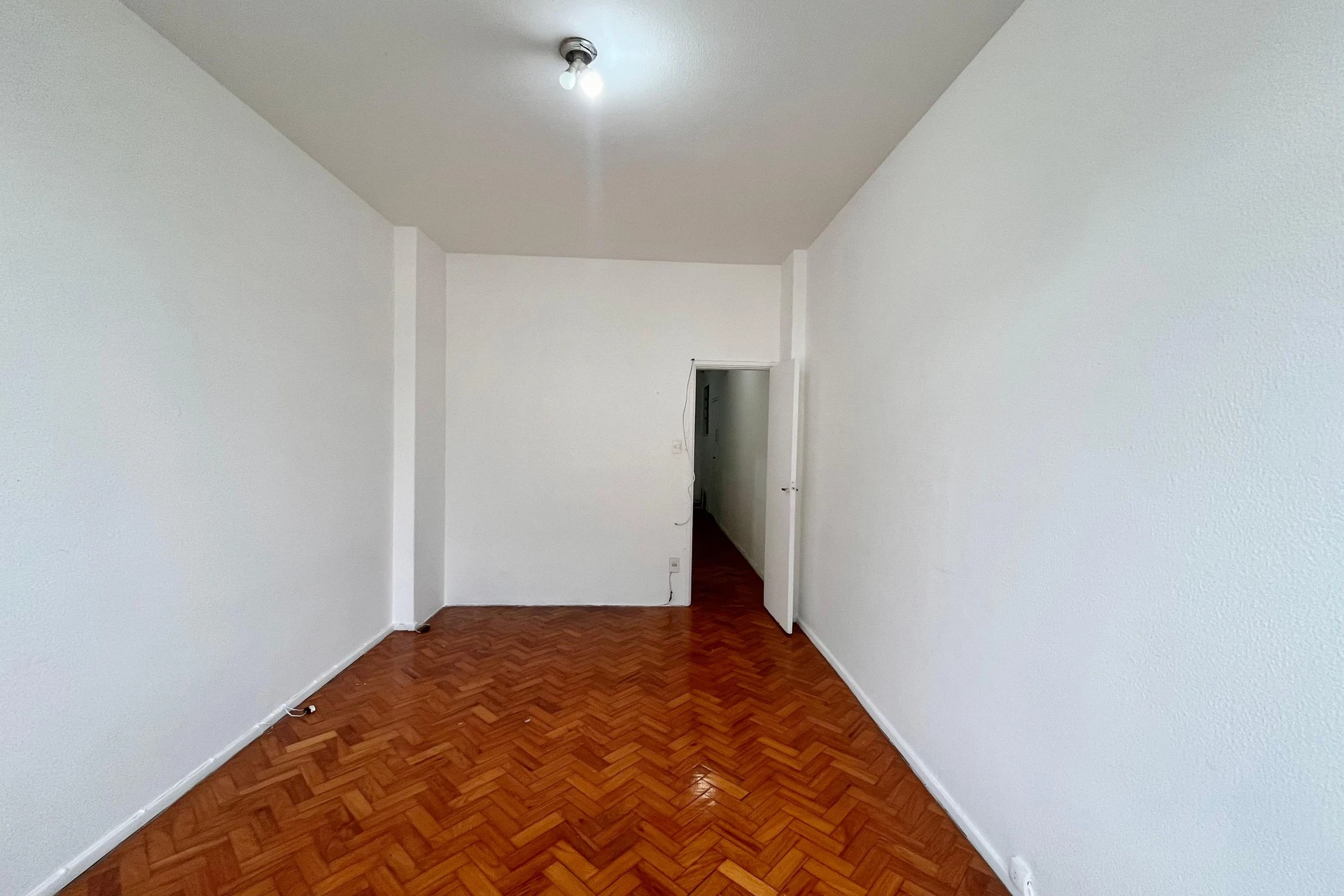 One-bedroom apartment with a mountain view — photo 23