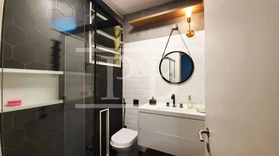 Furnished 2-bedroom apartment with open-plan gas kitchen — photo 12