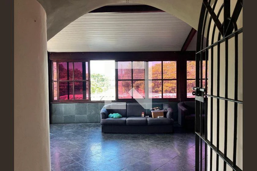 Furnished house with 5 bedrooms and 700 m² — photo 25
