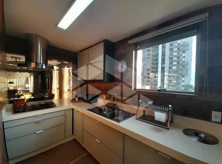 Apartamento amueblado de 3 dormitorios y 144 m² — photo 2