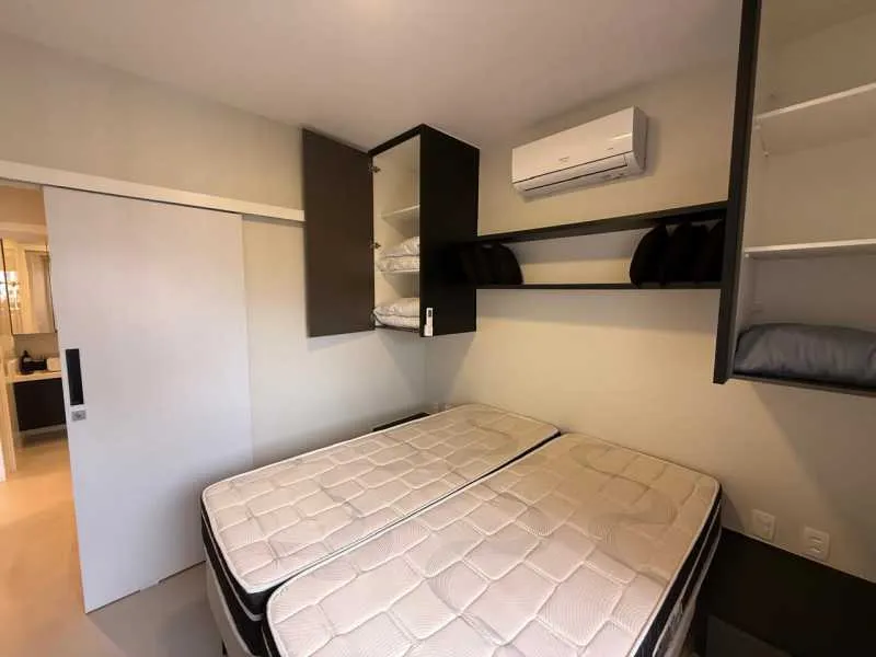One-bedroom apartment with a washing machine — photo 3
