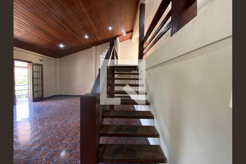 Rental house with 6 bedrooms and 704 m² — photo 42