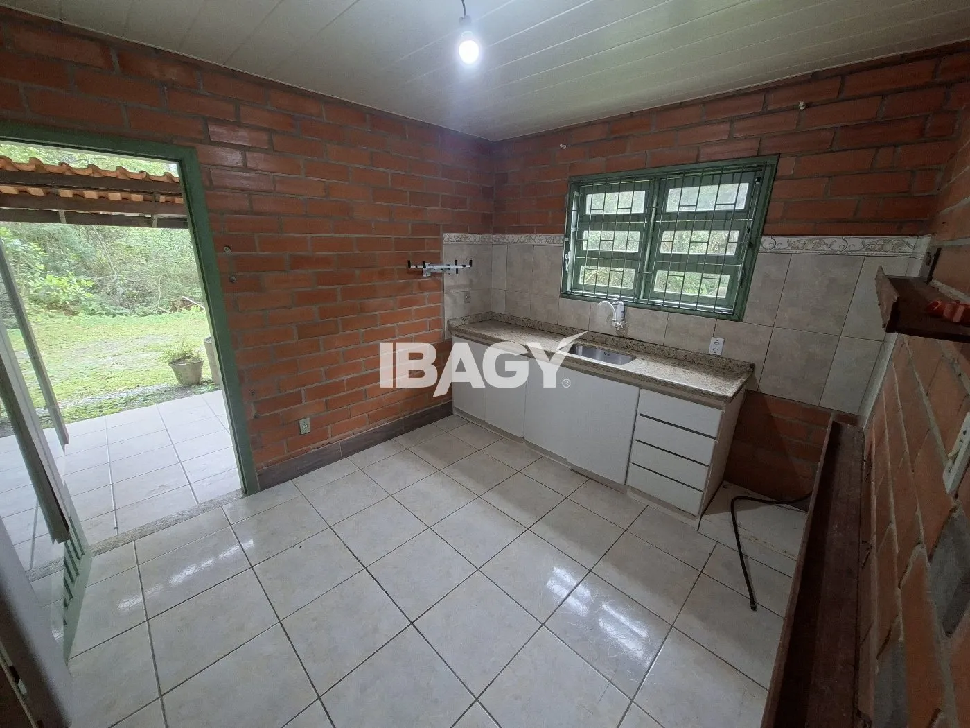 4-bedroom house with a mountain view — photo 2