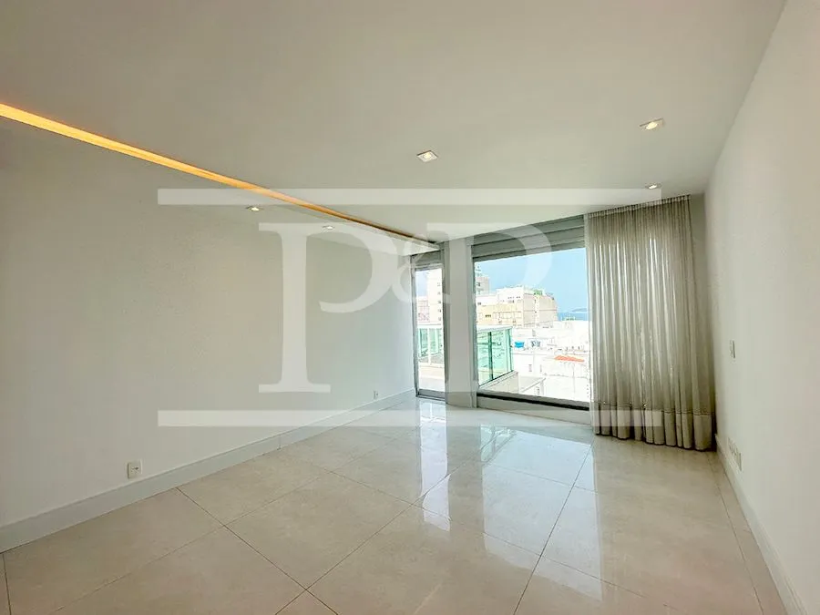 4-bedroom apartment with an enclosed glass balcony — photo 31