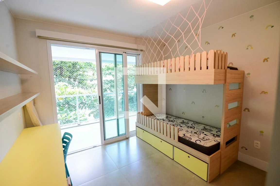 Furnished 4-bedroom apartment with 4 bathrooms — photo 4