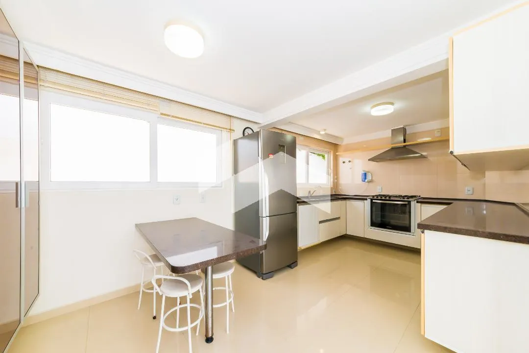 431 m² house with 4 en-suite bedrooms and 6 parking — photo 22