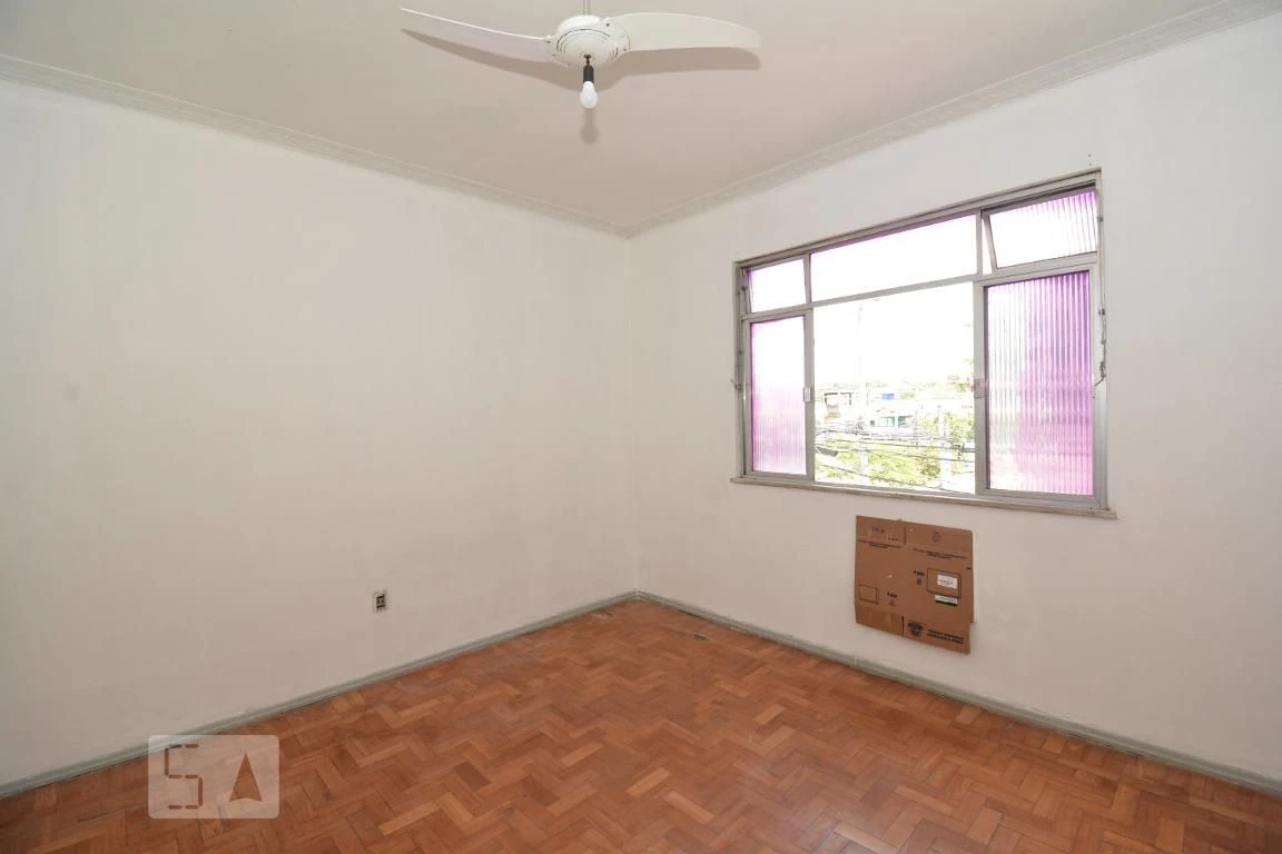 Wood or laminate floors in a 2-bedroom house, 100 m² — photo 45