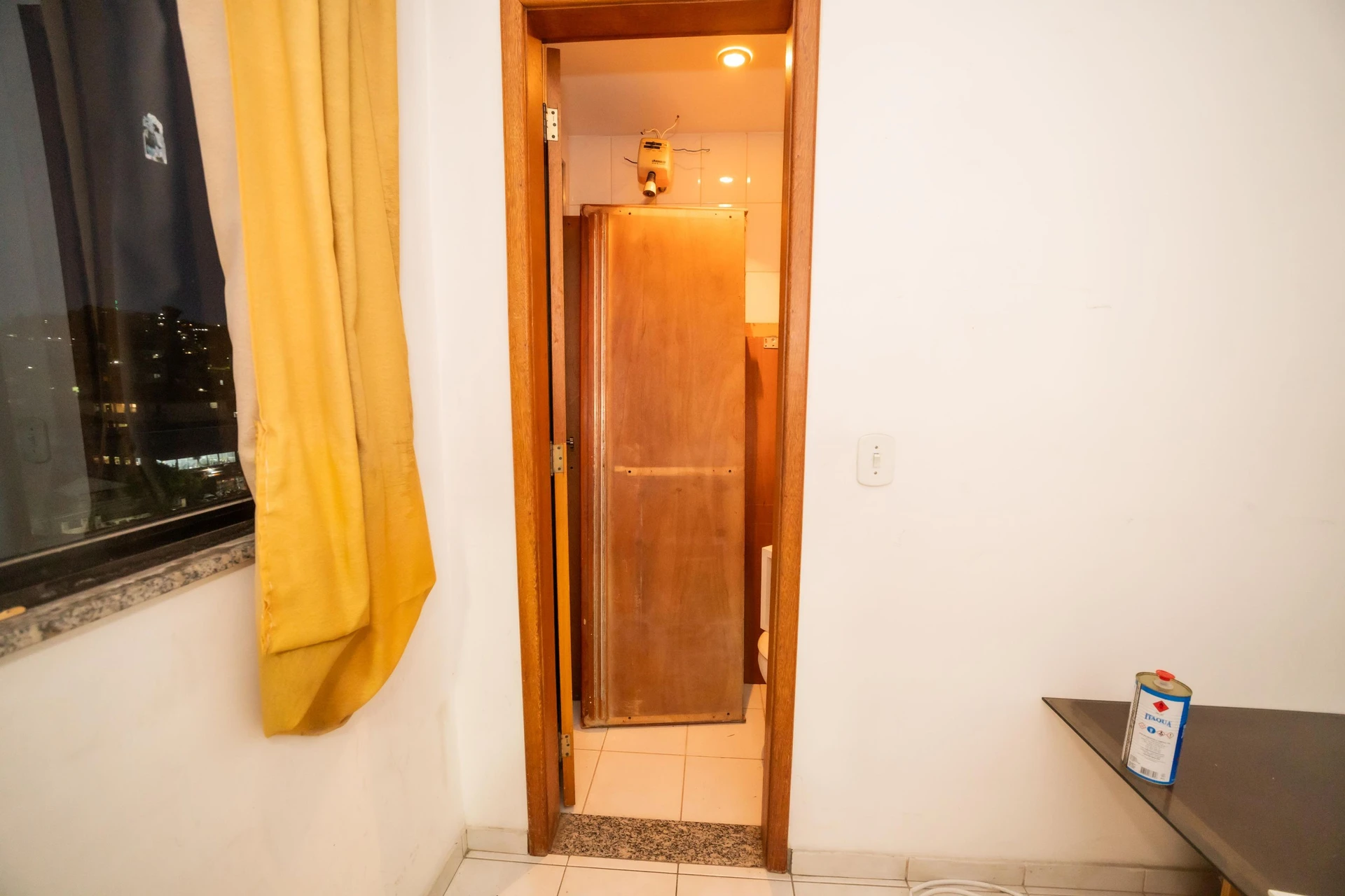 Glass-enclosed balcony in a 4-bedroom apartment, 110 m² — photo 71