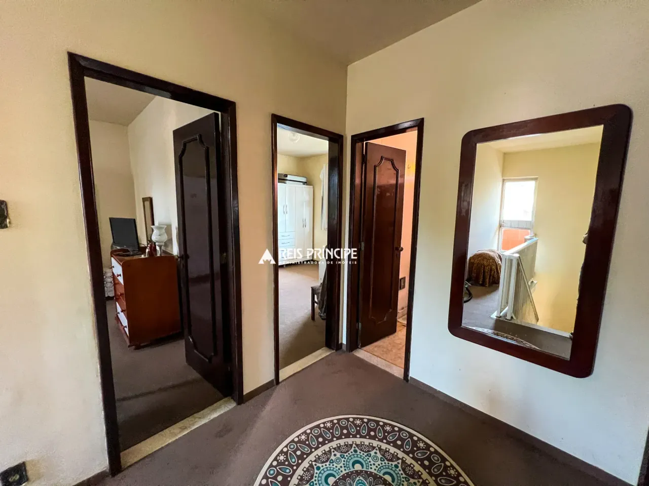 House with 4 bedrooms and a gas stove kitchen — photo 6