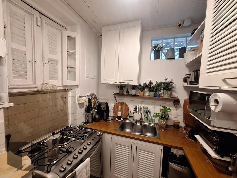 259 m² house with 5 bedrooms and a balcony grill — photo 28