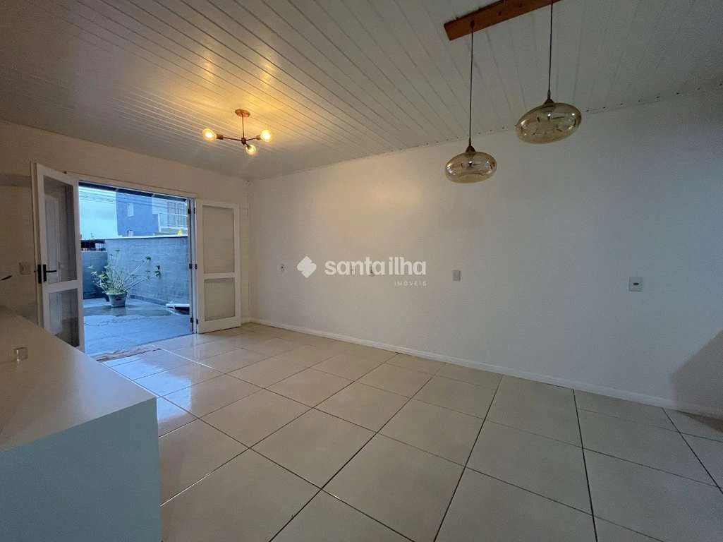 225 m² house with 2 bedrooms, 1 en-suite, garden — photo 4